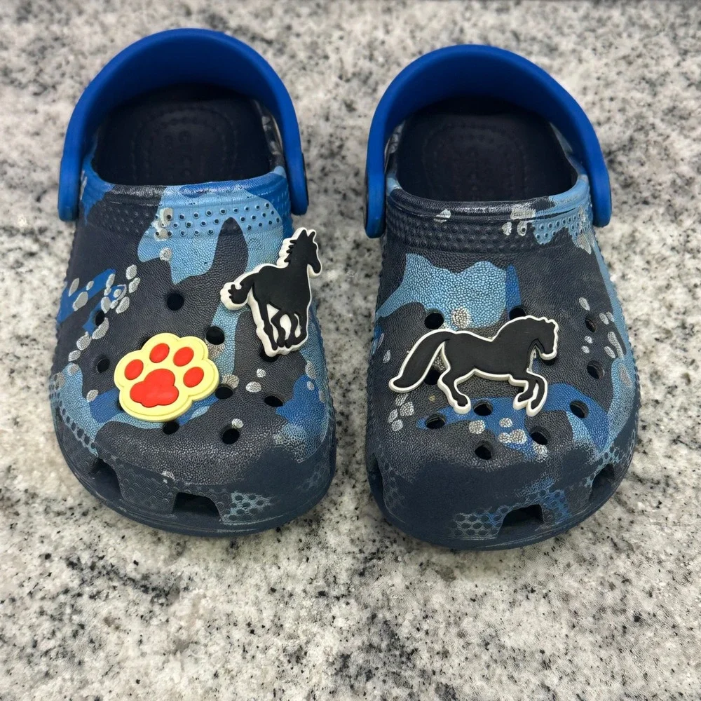 Crocs Kids C7 Clogs Blue Camo Horse Paw‎ Print Jibbitz Slip On Camouflage Shoes